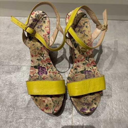 Floral platform shoes used with leather strap size 38