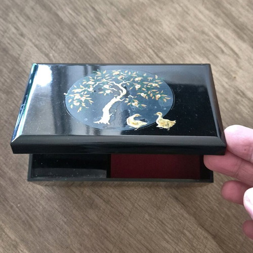Vintage Japanese music box jewelry case in black lacquer like new