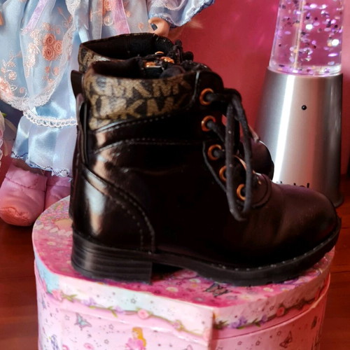 Michael Kors boots for girls black leather size 23 like new