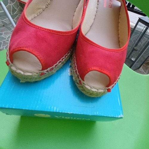 Viguera red peep toe espadrille platform sandals like new, size 38