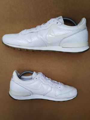 Nike WMNS Internationalist Premium size 42.5 white like new