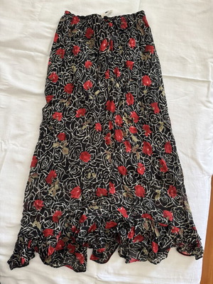 Belle Chic Women's Floral Midi Skirt like new, black and red