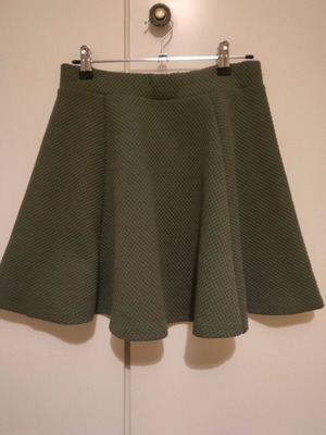 Μίνι φούστα τύπου circle skater πράσινη H&M σαν καινούργιο, νούμερο S