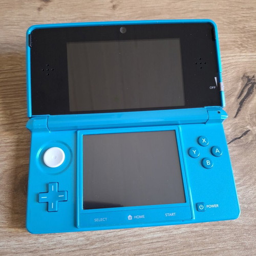 Nintendo 3DS Coral Blue like new with original stylus and USB cable