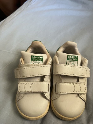 Adidas Stan Smith baby shoes size 21 like new