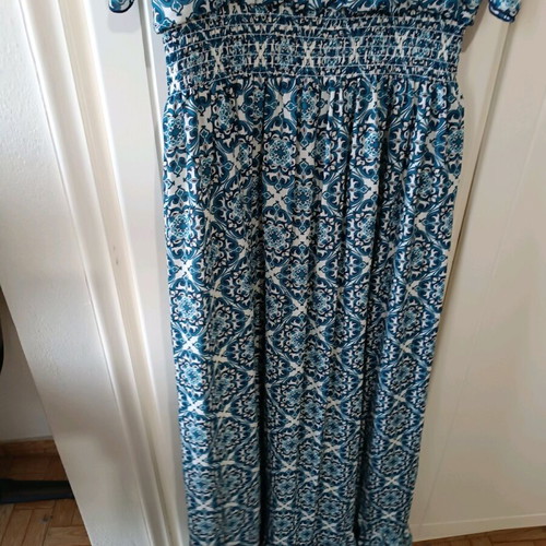 Women's maxi printed dress like new, white and blue, size L