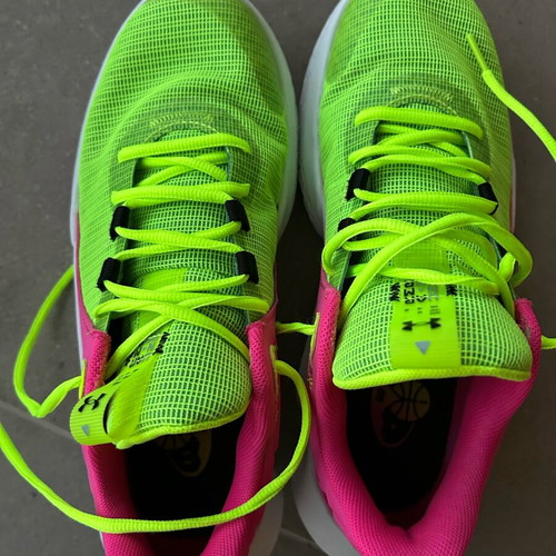 Under Armour Curry Flow 10 sneakers like new, size 43, pink and green