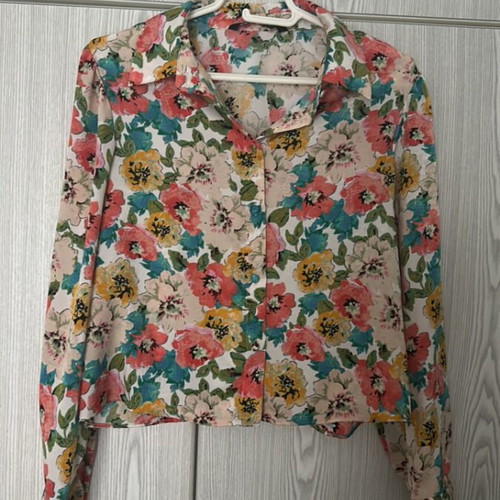 Zara floral medium cropped shirt like new