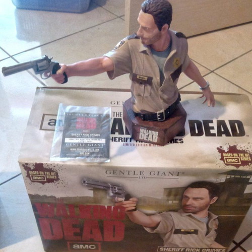 The Walking Dead Rick Grimes Bust like new, Limited Edition