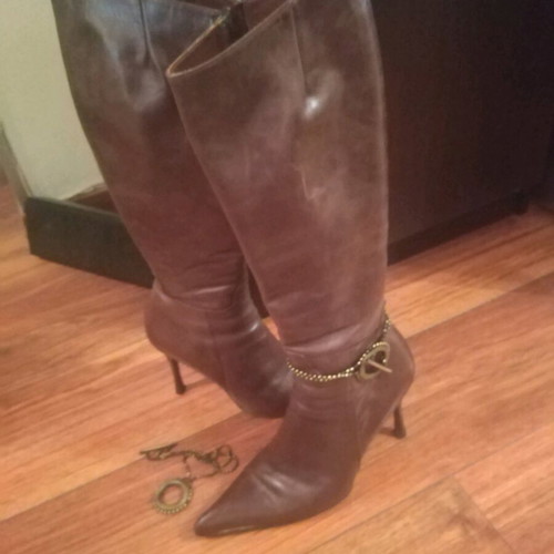 Dodici boots like new, brown with chain and leather interior