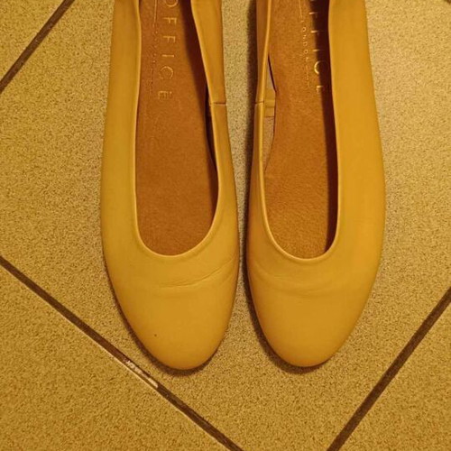 Office leather flats beige new, size 38