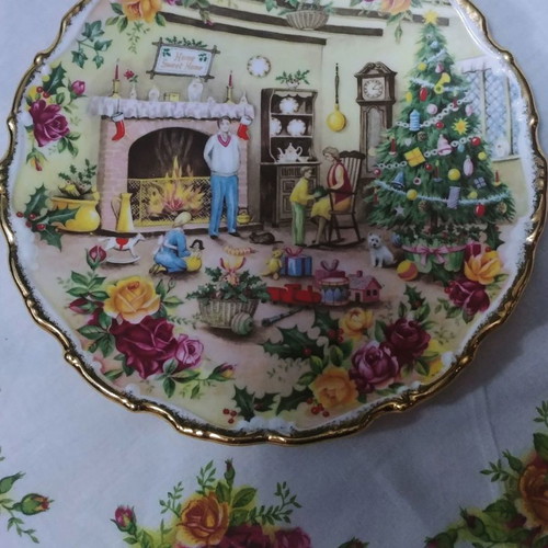 Royal Albert Christmas Collection plate set 6 pieces new bone china