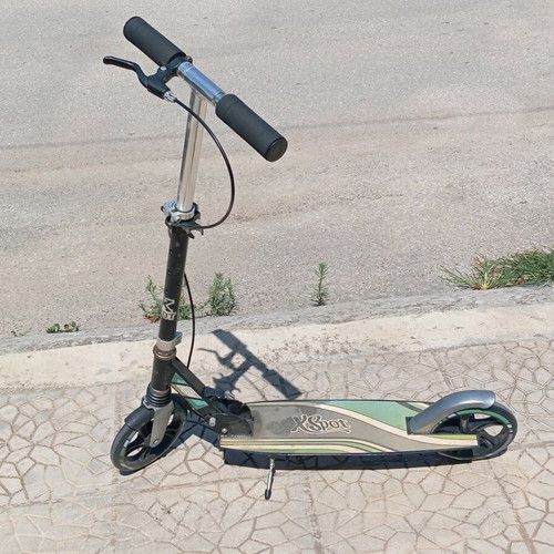 Scooter with brakes