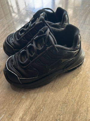 Παπούτσια Nike tn plus 22 μεταχειρισμένα, μαύρα αθλητικά