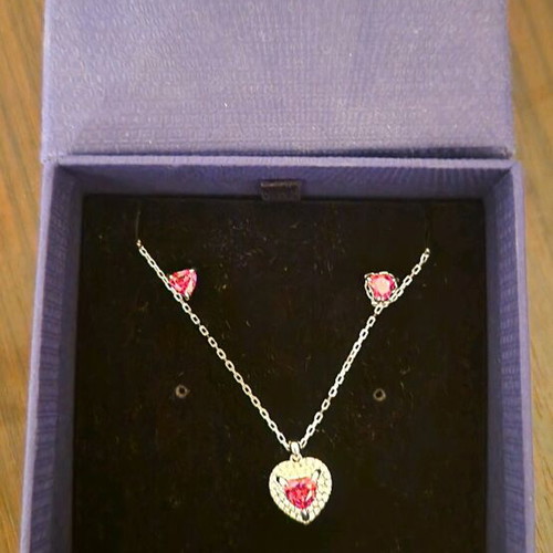 Swarowski set heart pink like new