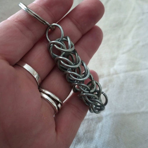 Steel keychain like new, box knot