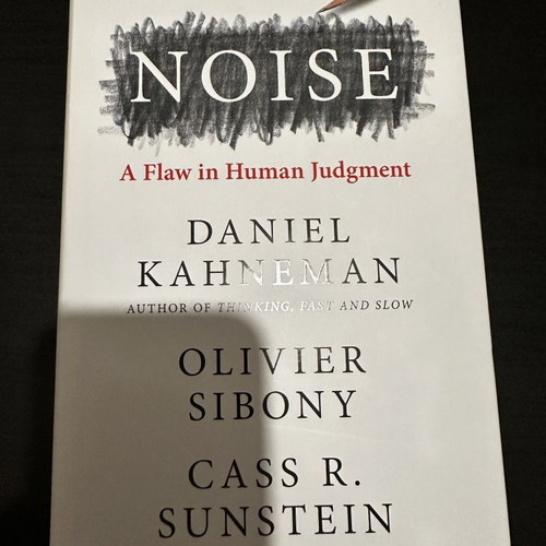 Noise: A Flaw in Human Judgment by Daniel Kahneman new, Greek language