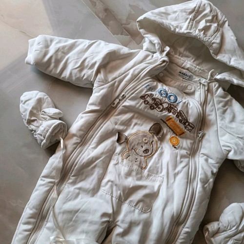 Baby exit suit with detachable gloves and booties new