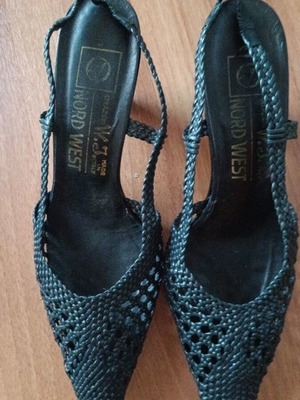 Vintage woven sandals size 40 like new, 1960s