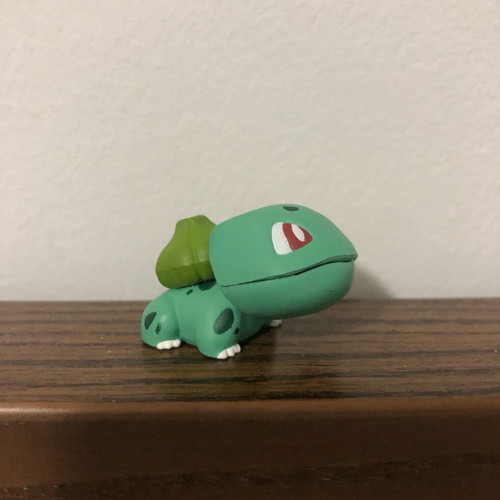 Bulbasaur Pokémon figure with movable head like new