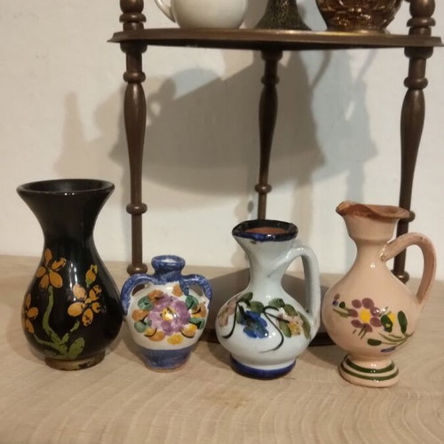 Miniature vase set like new, 8 pieces, corner shelf