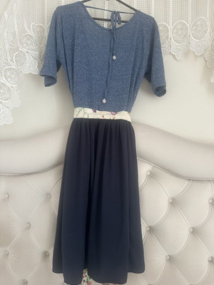 Karavan dress like new, one size, floral belt