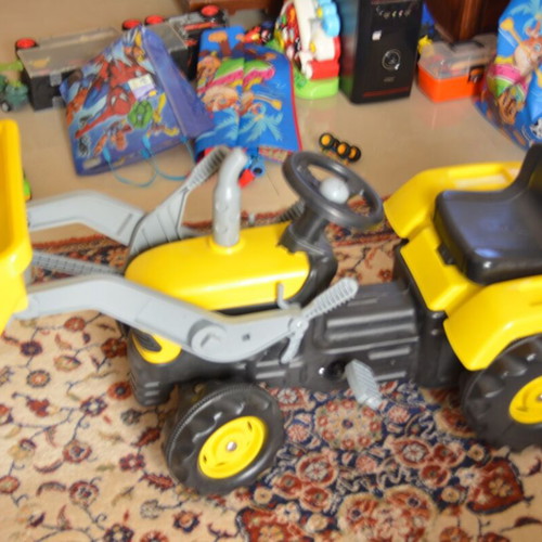 Children's tractor new in excellent condition