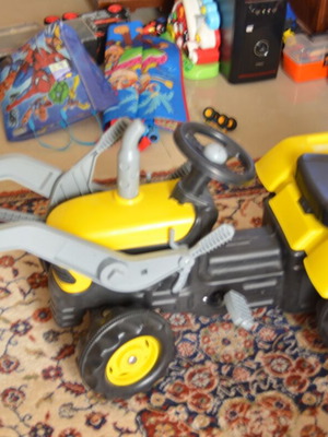 Children's tractor new in excellent condition