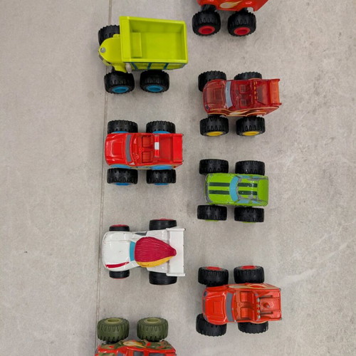 Blaze and the Monster Machines toy cars like new, set of 8