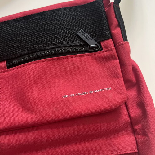 United Colors of Benetton crossbody bag like new, black and red