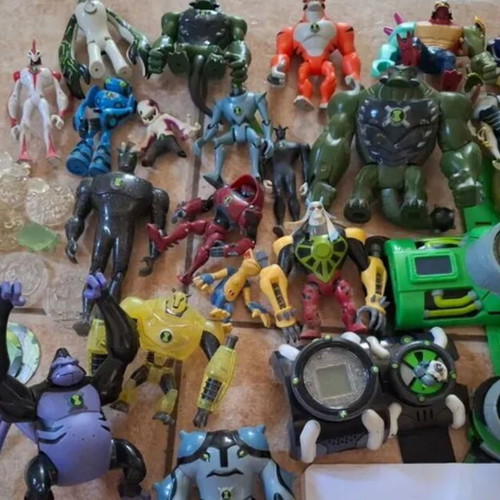 Ben 10 giant collection with figures and watches (Ben 10, Alien Force, Ultimate Alien)