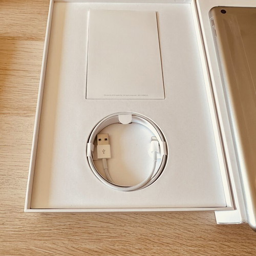 Apple iPad 9.7" Wifi Silver 32GB 6th Generation new
