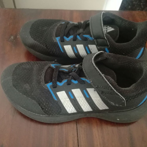 Adidas athletic shoes used, size 33 1/2, velcro closure