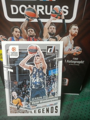 Victor Wembanyama Asvel Villeurbanne collectible card like new