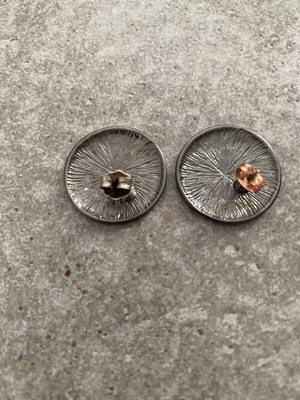 Round black grey earrings