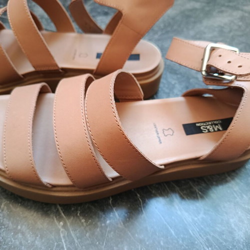 Γυναικεία δερμάτινα πέδιλα Marks & Spencer καινούργια, μέγεθος 41