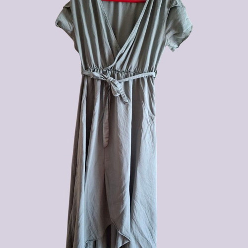 Midi dress green like new, soft and breathable
