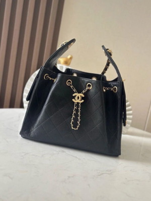 Leather handbag Chanel 25s like new, shoulder black and gold