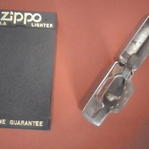 Zippo lighter silver collectible model 200 REG BRUSH FIN CHROME like new
