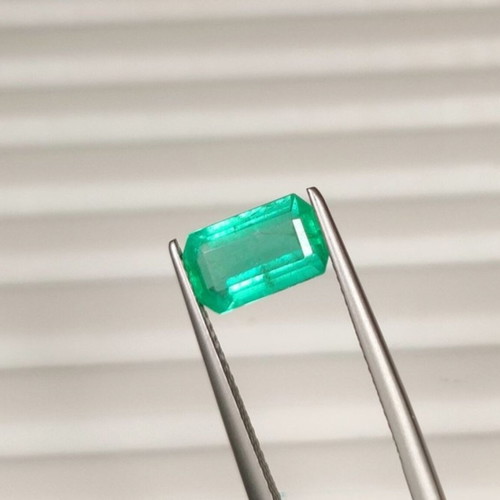 Natural Emerald 1.86 ct IGI Certified from Zambia, new