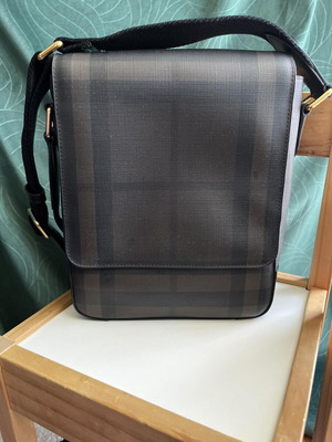 Burberry men's bag like new