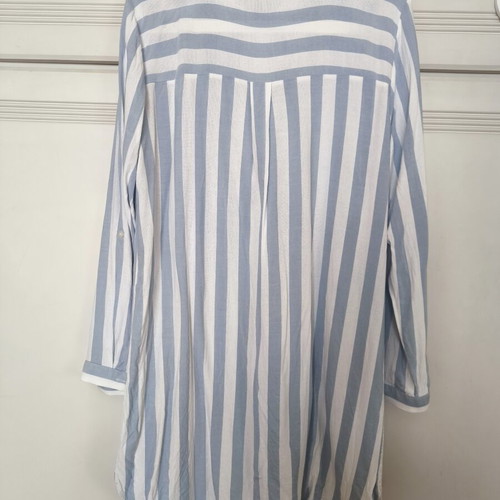 For Ever Blue Shirt like new, white and turquoise, size L
