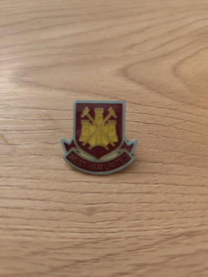 West Ham pin like new