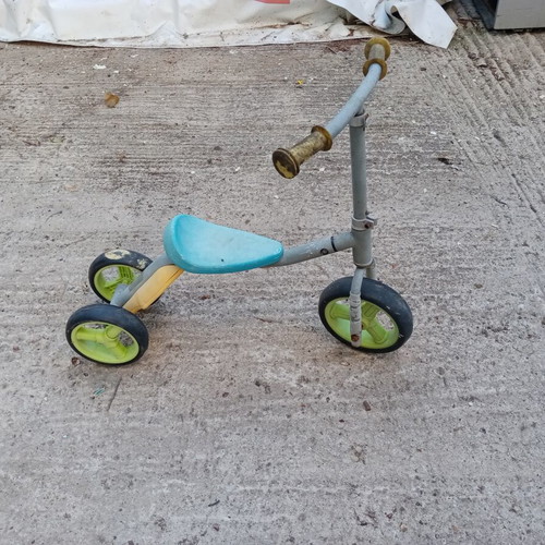Children's bikes and scooter used, set of 2 bikes plus 1 scooter gift