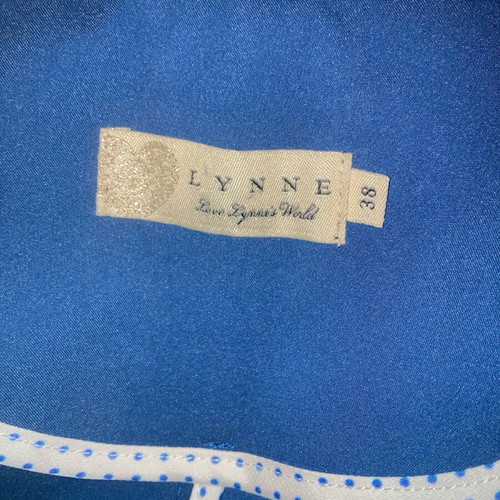 Lynne suit with shirt No 38 like new, white and blue
