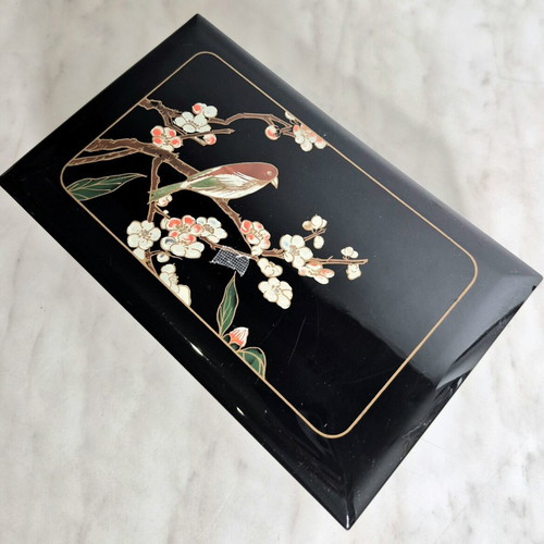Jewelry music box used with Asian bird design and velvet lining