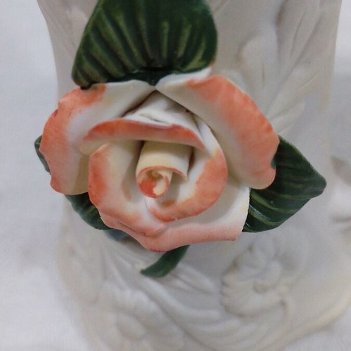 Small ceramic vase like new with embossed flower