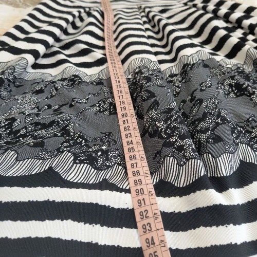 Women's black and white elastic dress size L/XL like new