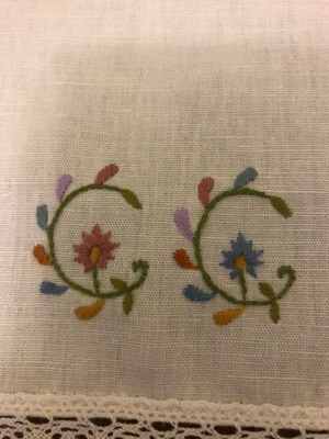 Handmade linen napkins used with lace trim, set of 3 pieces