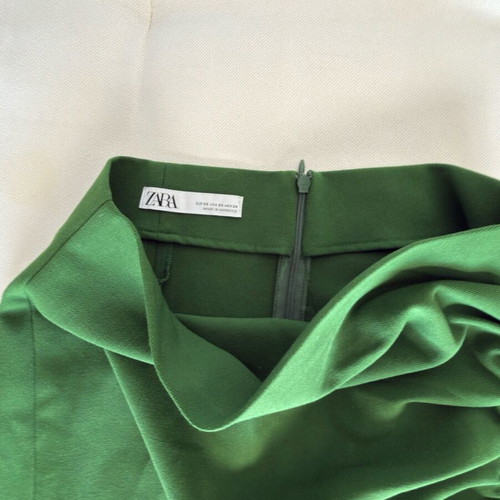 Zara green high-waisted skirt with front slit, like new